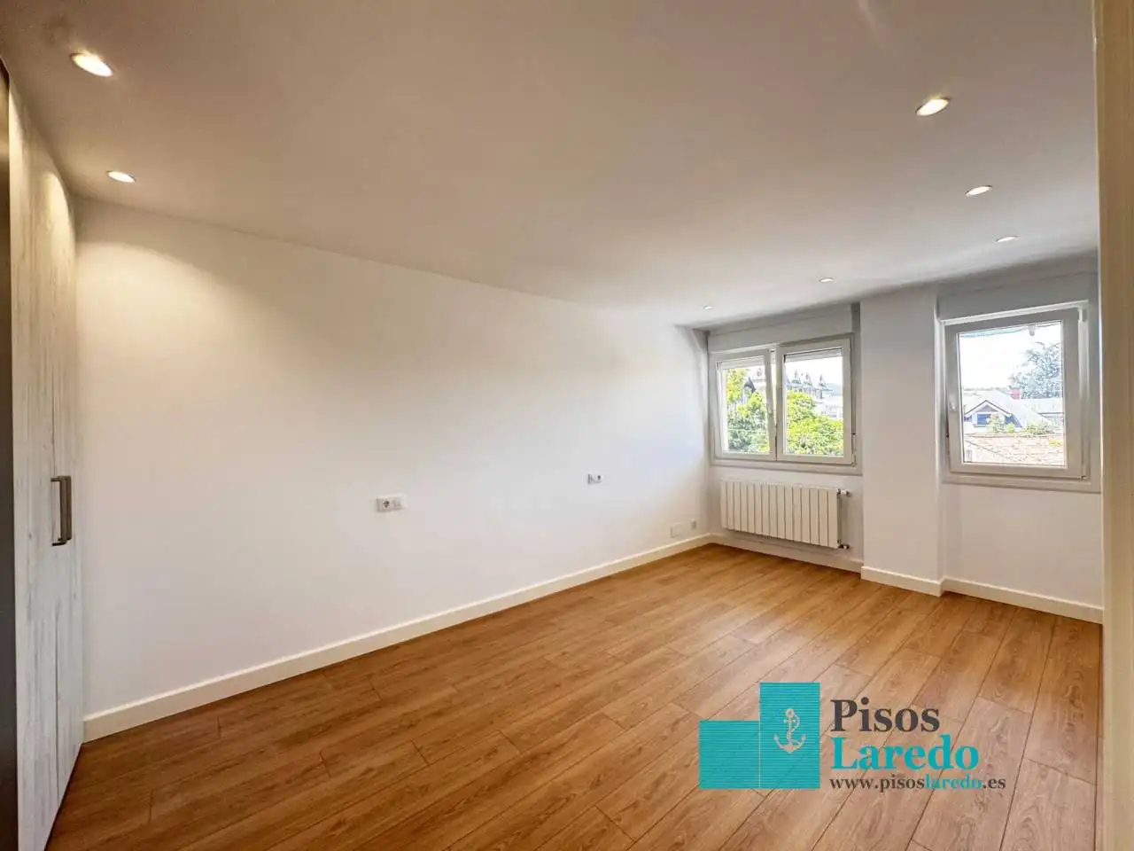 Schlafzimmer von Wohnung zum Verkauf in Laredo mit Heizung
