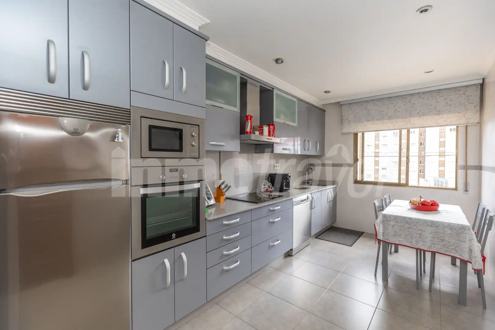 Küche von Wohnung zum Verkauf in Sanxenxo mit Privatgarten, Terrasse und Möbliert