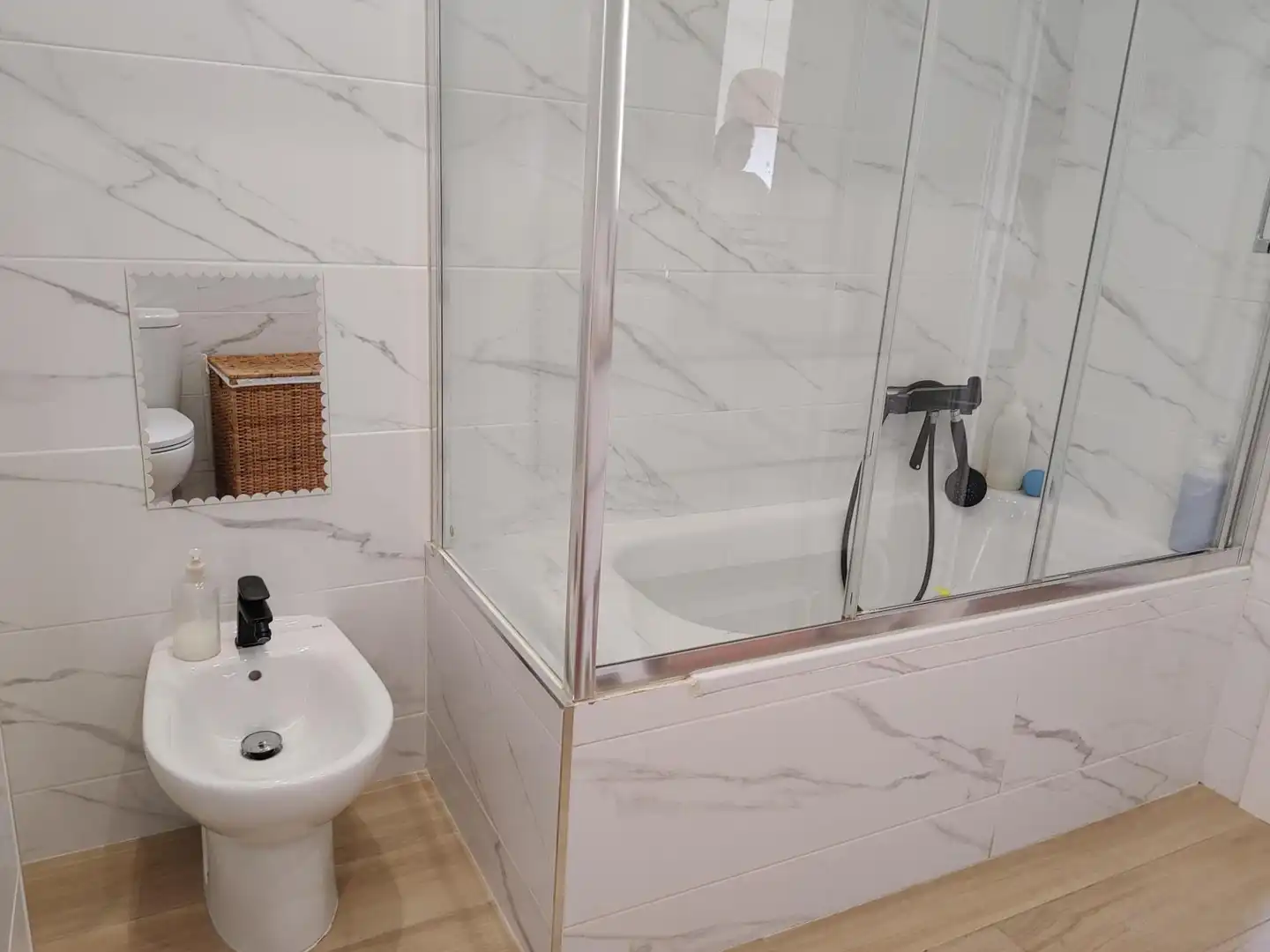 Bathroom of Flat for sale in L'Hospitalet de Llobregat  with Heating, Terrace and Balcony