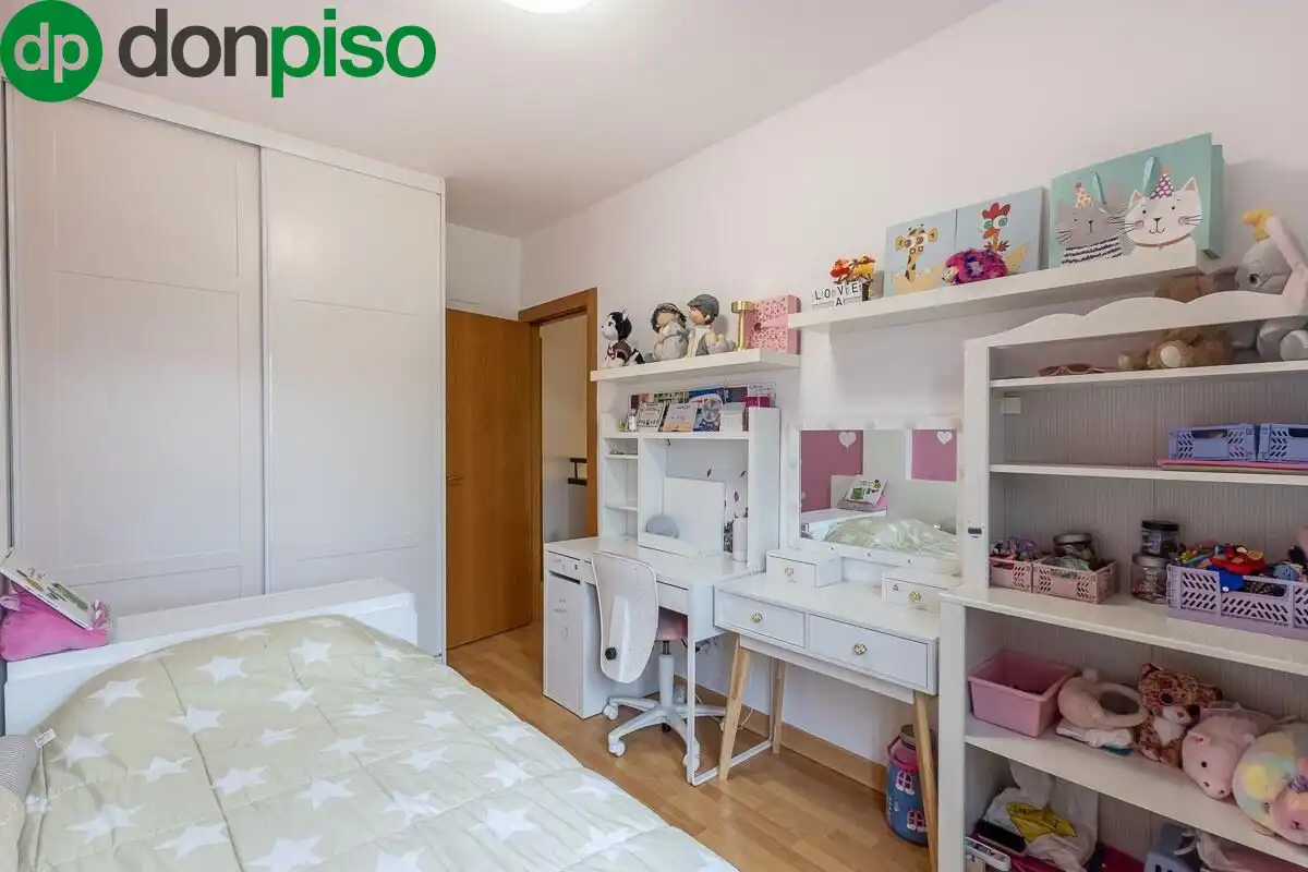 Habitación de Casa adosada en venta en Armilla con Calefacción, Terraza y Amueblado