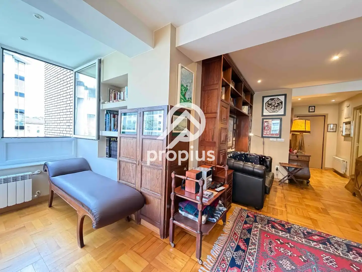 Living room of Flat for sale in Oviedo   with Heating, Parquet flooring and Oven