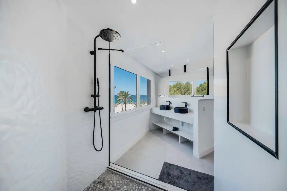 Badezimmer von Wohnungen zum Verkauf in Calvià mit Klimaanlage, Heizung und Terrasse