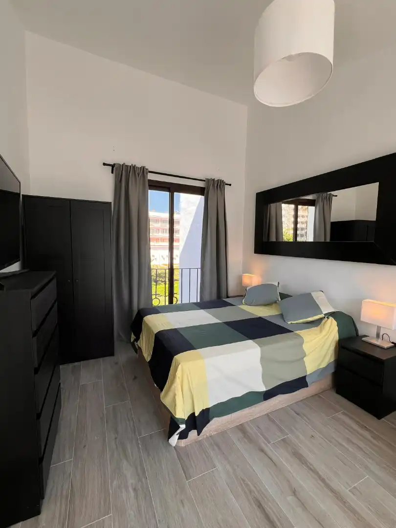 Schlafzimmer von Wohnung zur Miete in Estepona mit Klimaanlage, Terrasse und Möbliert