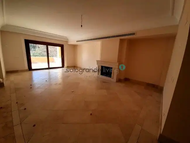 Sala d'estar de Apartament de lloguer en Sotogrande amb Aire condicionat, Calefacció i Terrassa