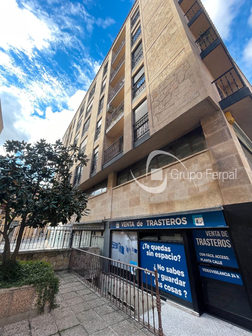 Vista exterior de Traster en venda en Salamanca Capital amb Alarma