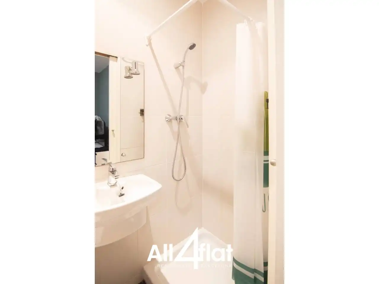 Bathroom of Apartments for sale in Barcelona  with Heating, Furnished and Balcony