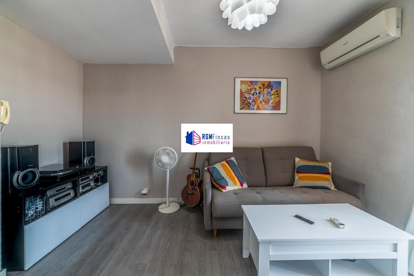 Living room of Flat for sale in  Sevilla Capital  with Terrace and Balcony