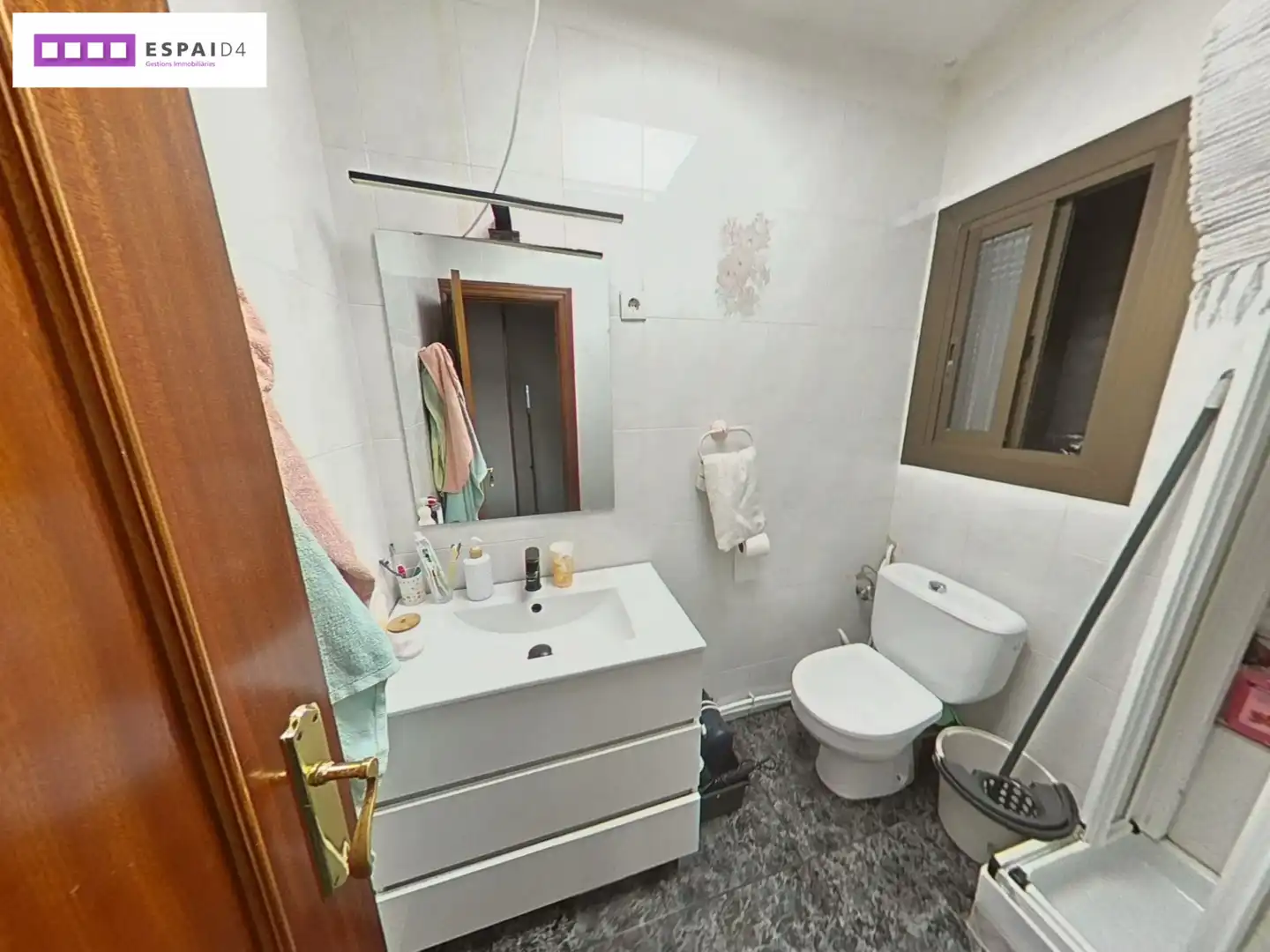 Baño de Piso en venta en Ripollet con Calefacción y Balcón
