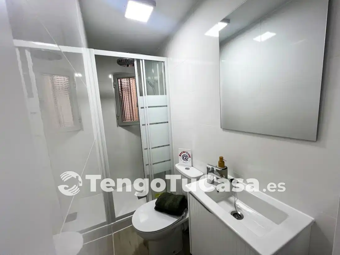 Bathroom of Flat for sale in Madrid  with Air Conditioner, Furnished and Oven