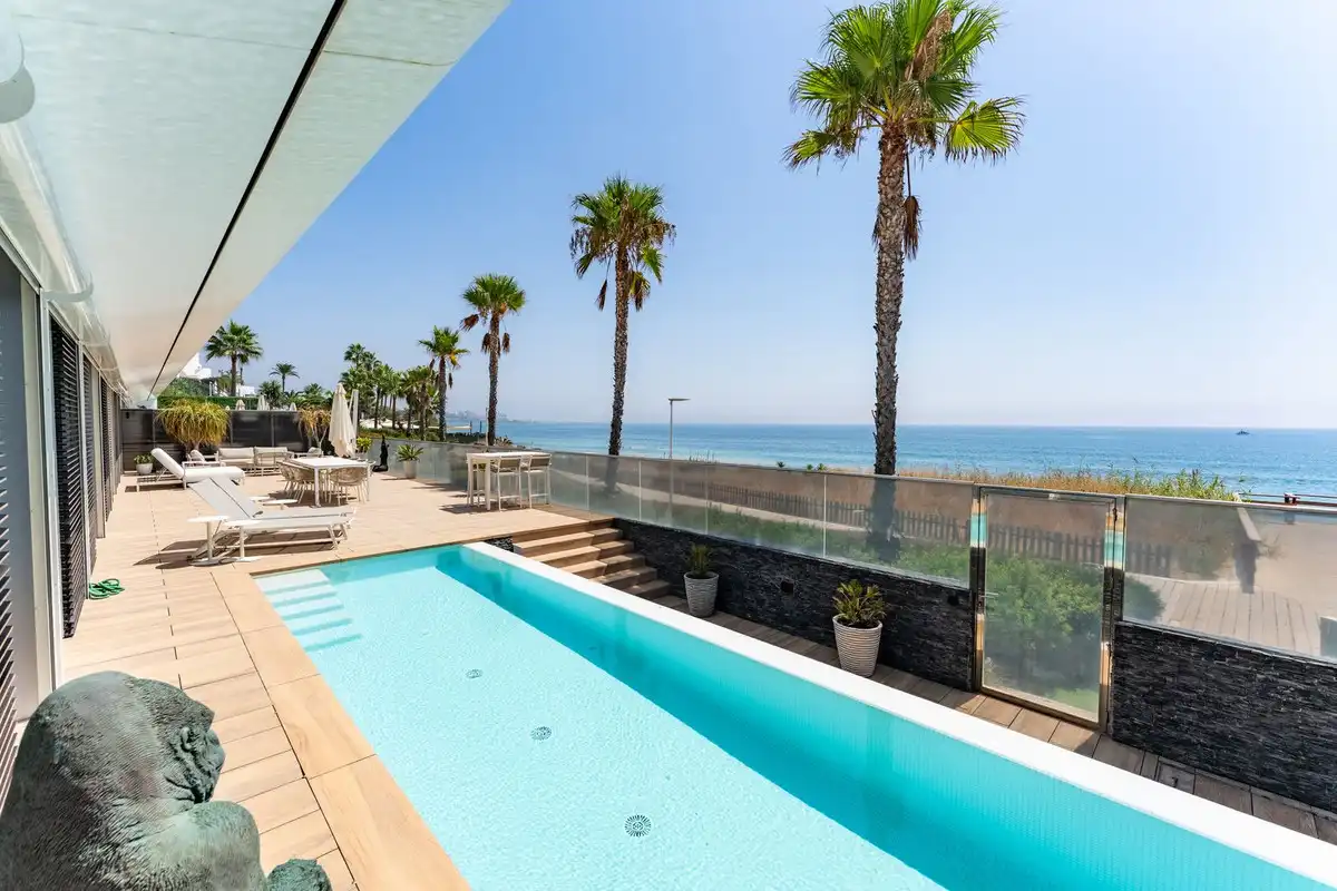 Terrassa de Casa adosada de lloguer en Estepona amb Aire condicionat, Traster i Piscina