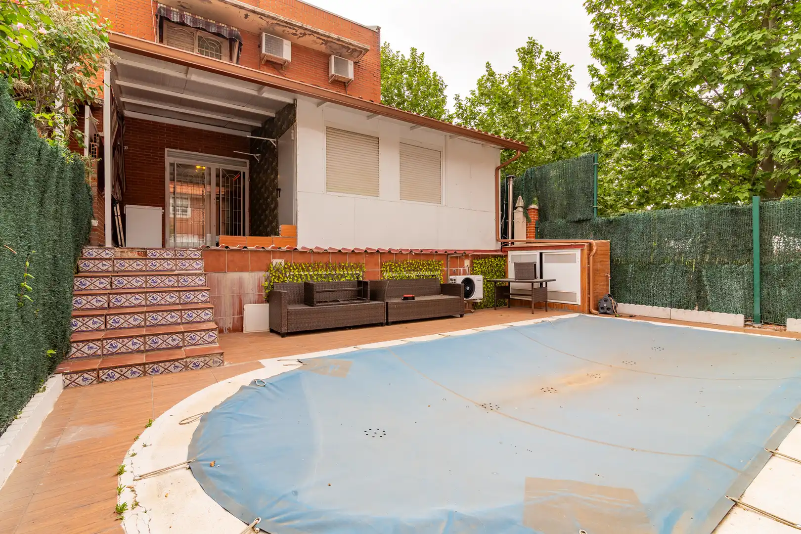 Terrassa de Casa adosada en venda en Móstoles amb Aire condicionat, Jardí privat i Piscina