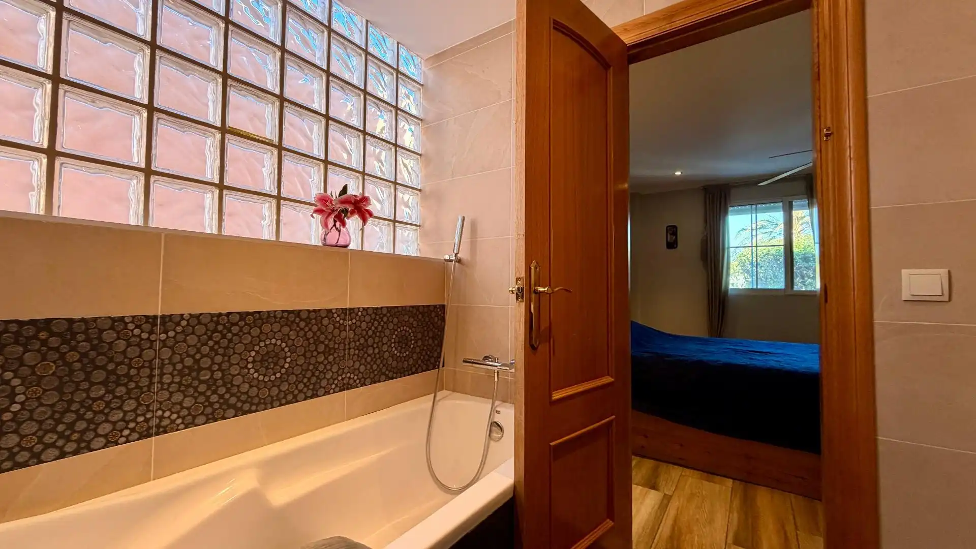 Bathroom of Houses for sale in Elche / Elx  with Air Conditioner, Heating and Terrace