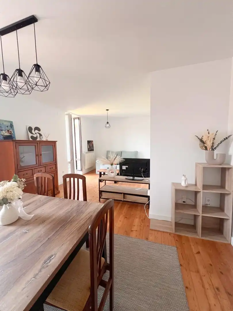 Wohnzimmer von Wohnung zur Miete in Baztan mit Abstellraum