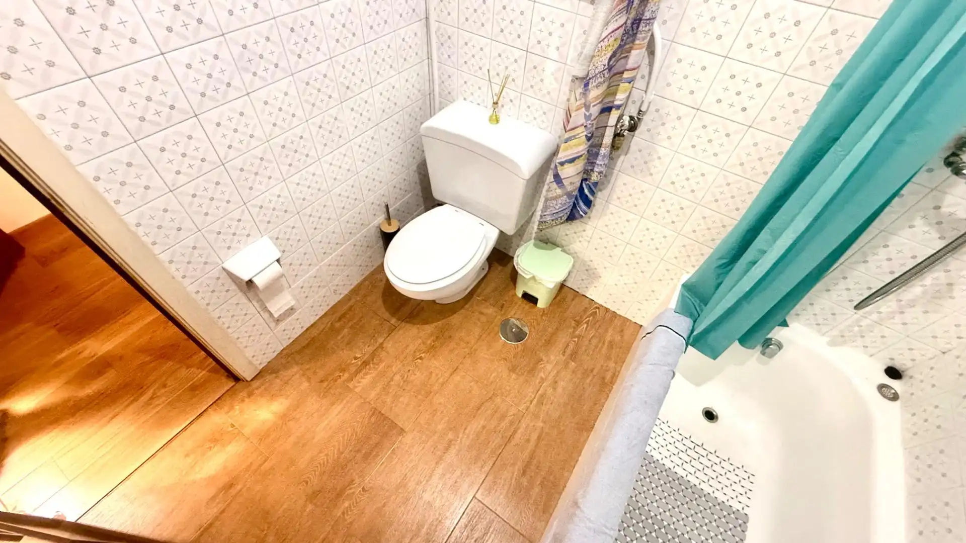 Bany de Pis en venda en Ourense Capital  amb Moblat i Balcó