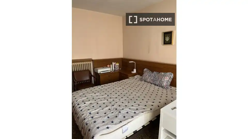 Bedroom of Flat for share in Terrassa  with Air Conditioner, Heating and Furnished