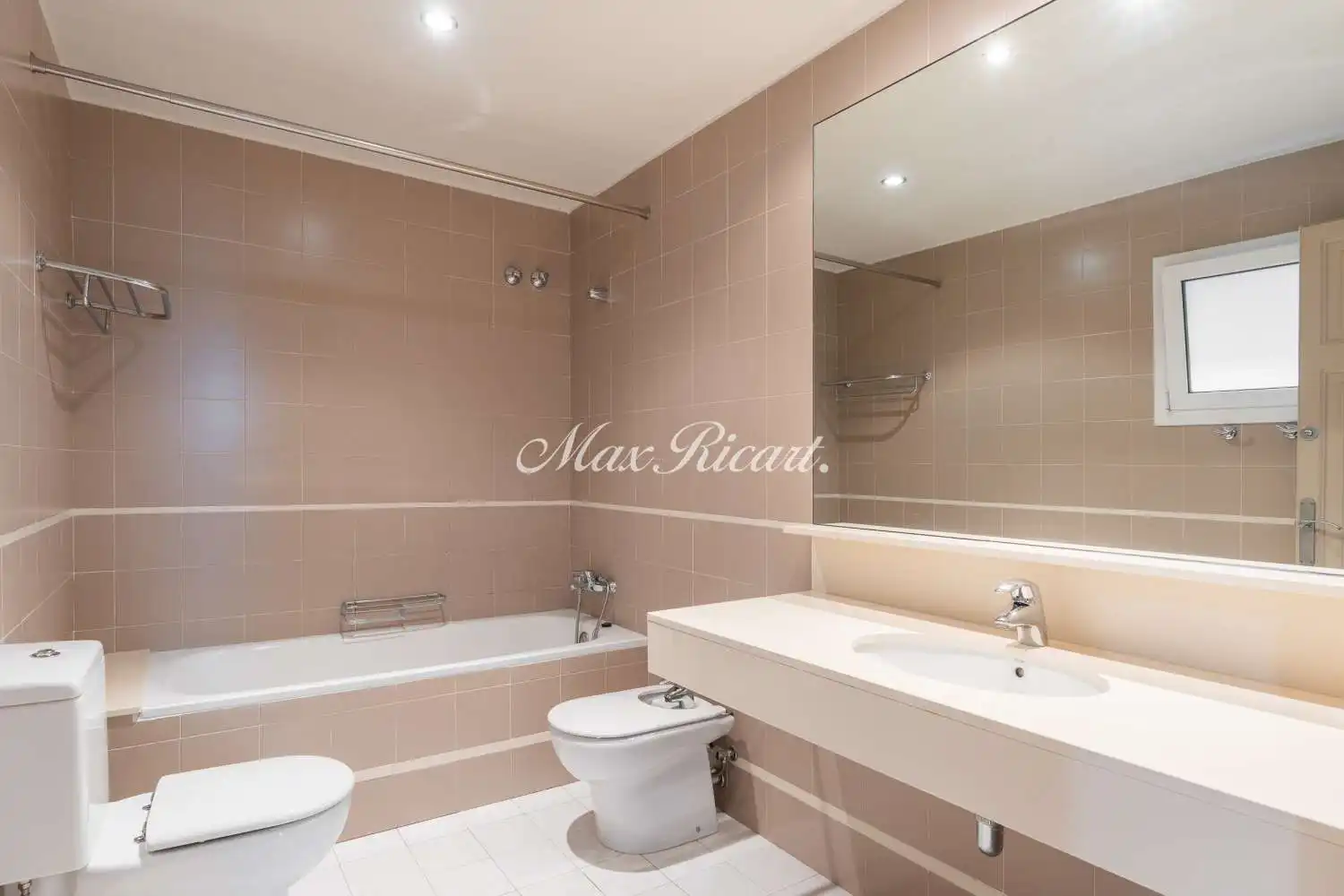 Baño de Ático de alquiler en Barcelona con Aire acondicionado, Calefacción y Terraza