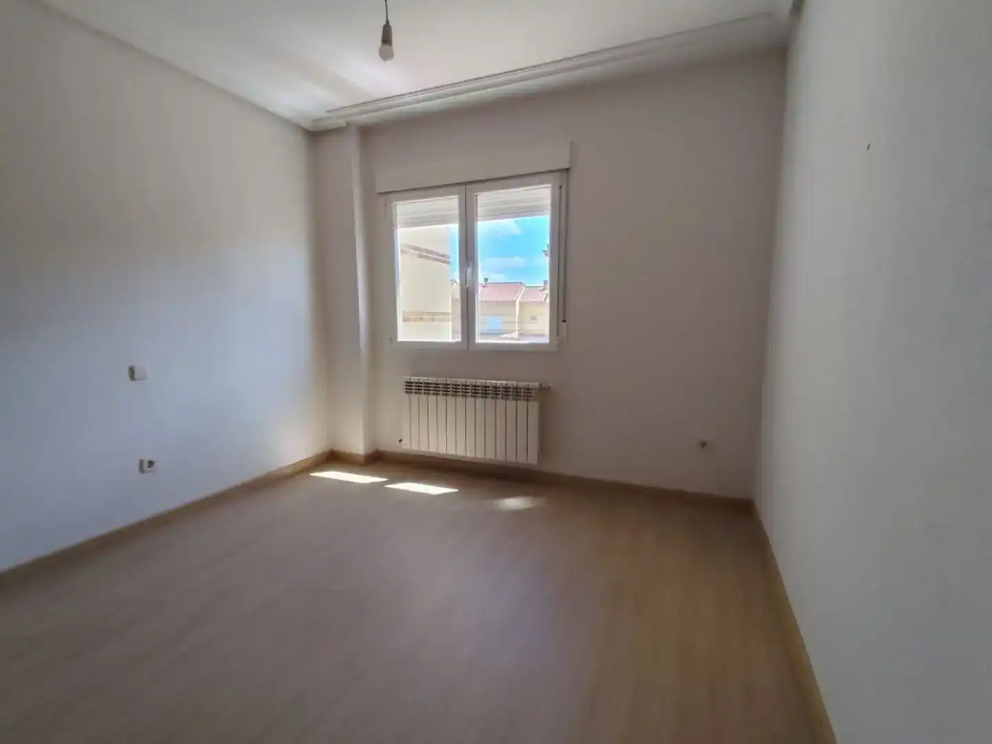 Habitación de Casa o chalet en venta en Ávila con Jardín privado, Parquet y Balcón
