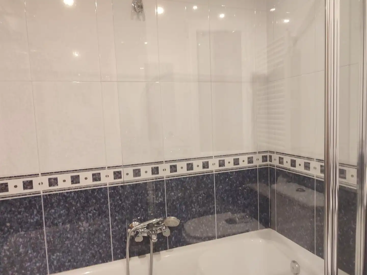 Bathroom of Flat for rent in Oviedo   with Heating and Furnished