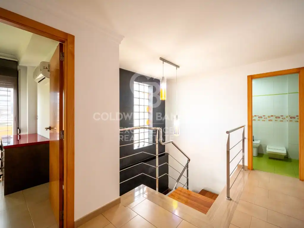 Houses for sale in Oliva  with Air Conditioner, Terrace and Swimming Pool