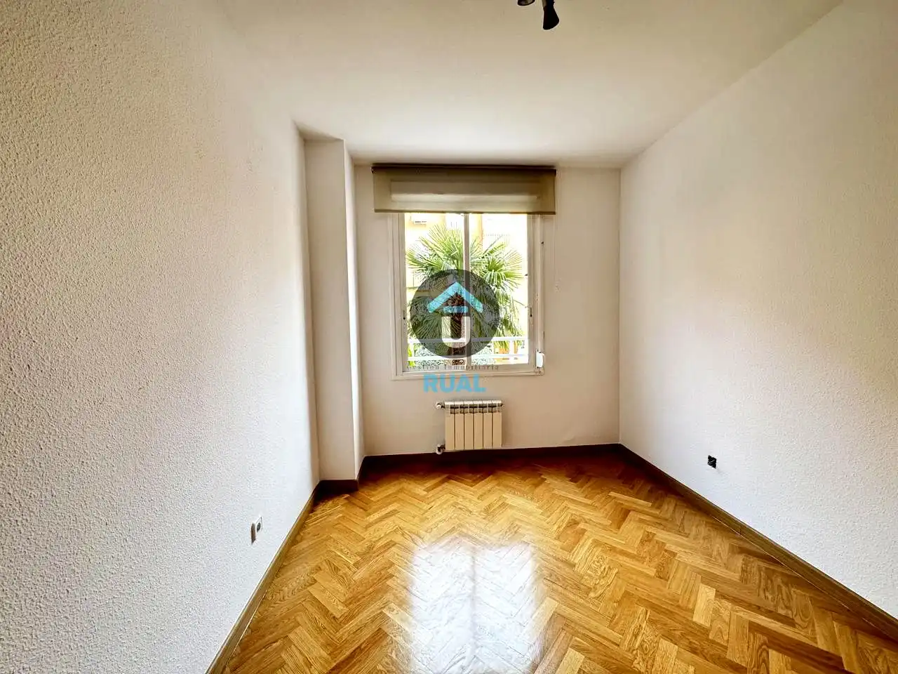 Bedroom of Flat for rent in Madrid  with Heating, Storage room and Community pool