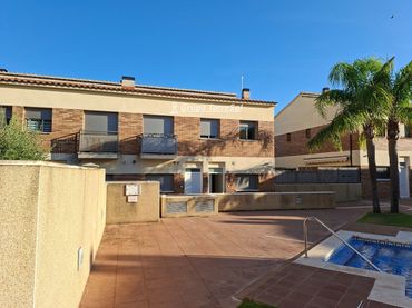 Casa a schiera con piscina in vendita a Doctor Ramon i Cajal