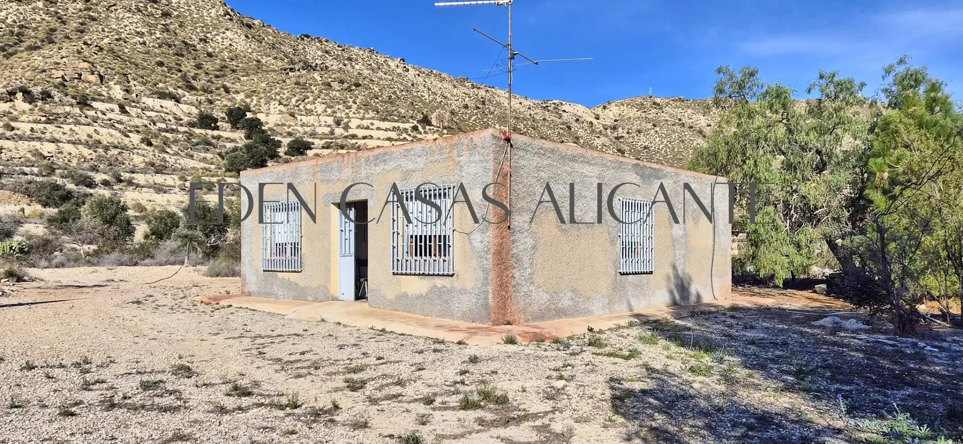 Vista exterior de Casa o chalet en venta en Busot con Terraza y Trastero