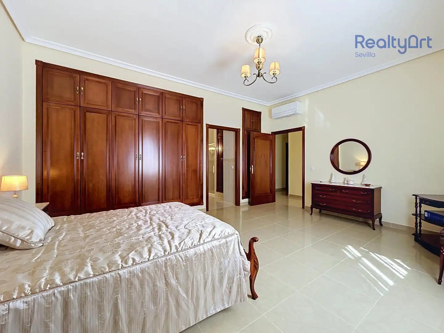 Bedroom of Houses for sale in Tomares  with Air Conditioner, Heating and Private garden