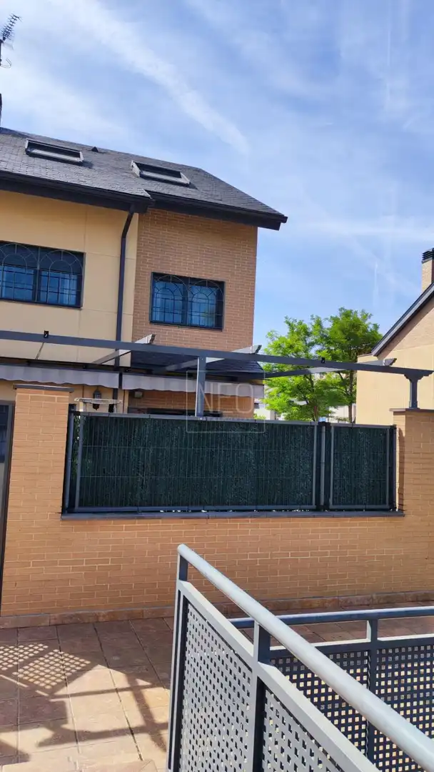Exterior view of Detached homes for sale in Rivas-Vaciamadrid  with Air Conditioner, Heating and Private garden