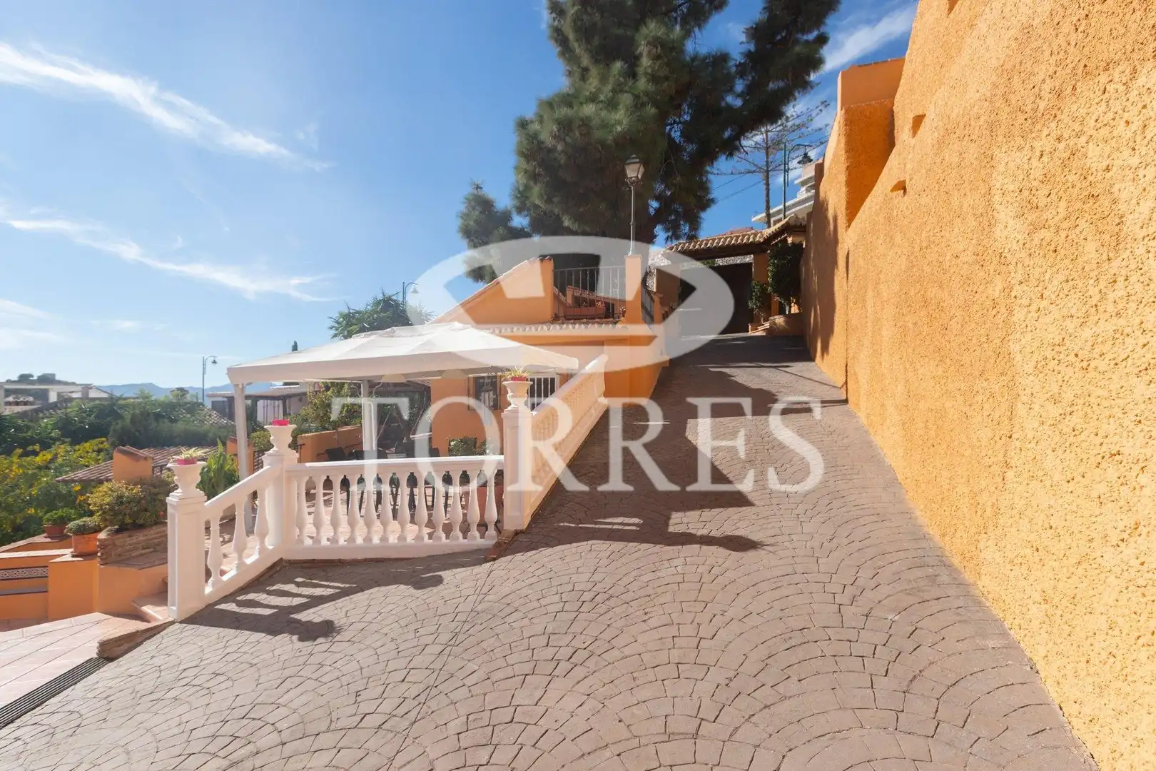 Vista exterior de Casa o xalet en venda en Málaga amb Aire condicionat, Calefacció i Jardí privat