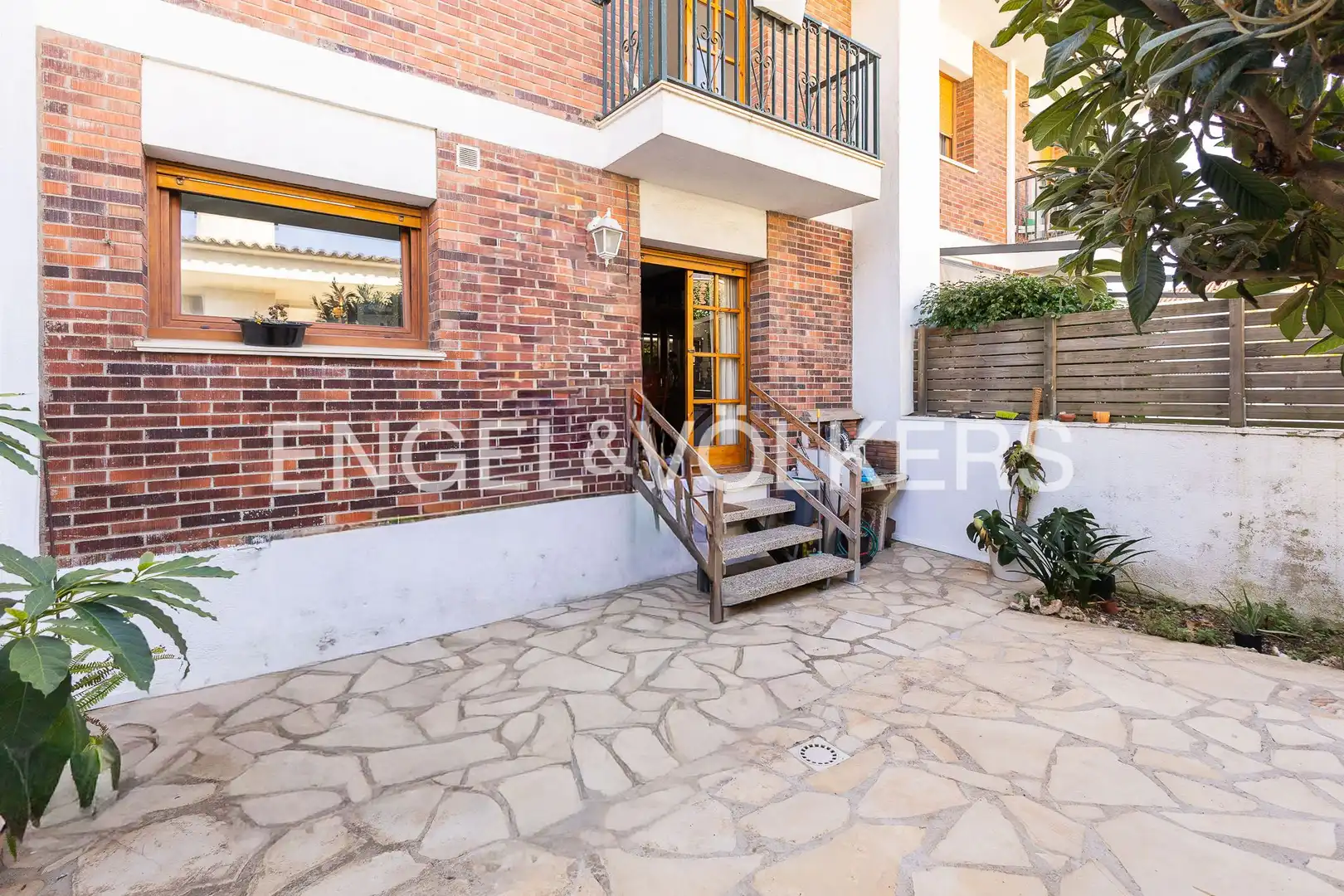 Vista exterior de Casa adosada en venda en Vilassar de Mar amb Calefacció, Jardí privat i Terrassa