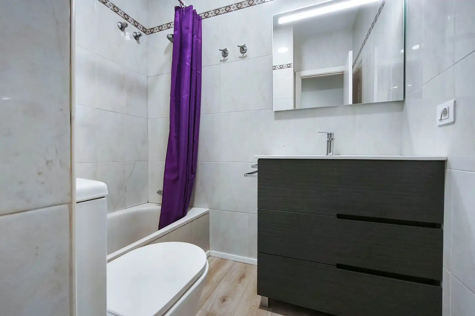 Baño de Piso en venta en Lugo con Calefacción, Trastero y Amueblado
