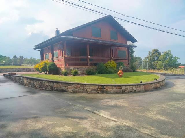 Casa-chalet en Venta en Parada de Sil