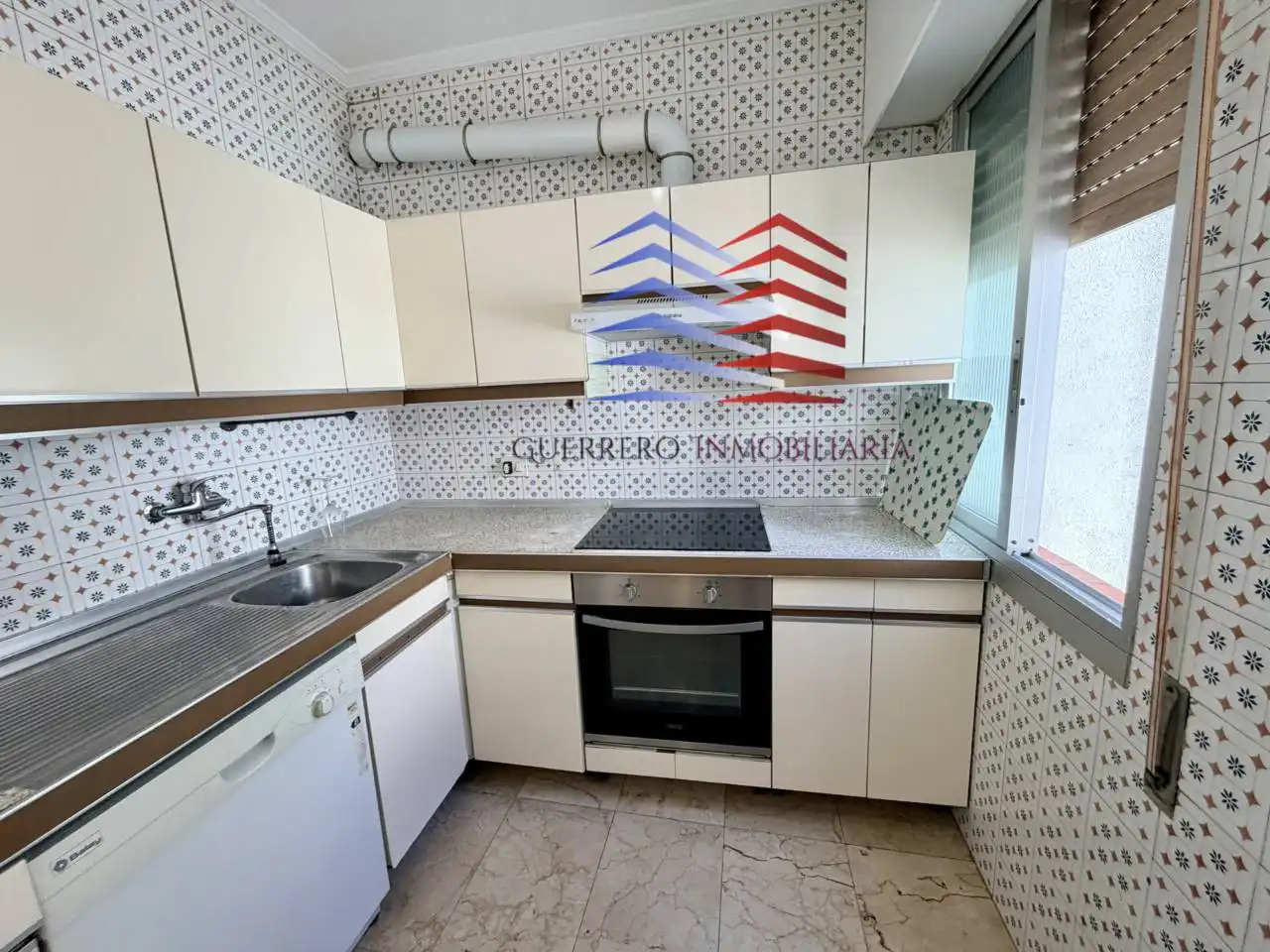 Cocina de Piso de alquiler en Ourense Capital  con Calefacción, Parquet y Trastero