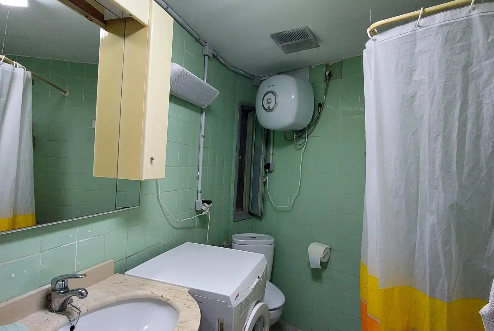 Baño de Piso en venta en Salou con Terraza, Amueblado y Piscina comunitaria