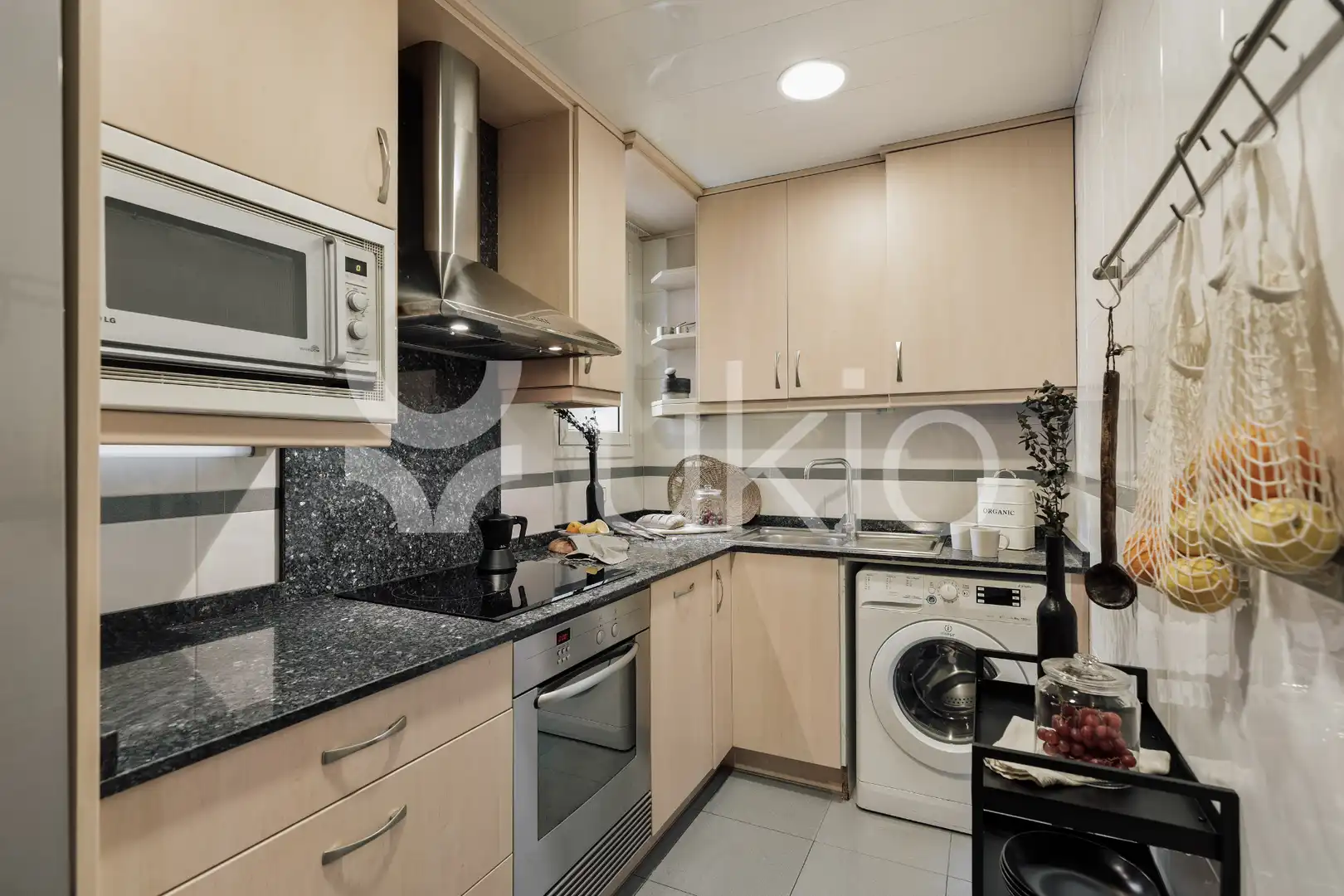 Cocina de Apartamento de alquiler en  Barcelona Capital con Aire acondicionado, Calefacción y Amueblado