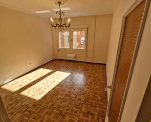 Dormitori de Pis en venda en Gijón  amb Calefacció i Parquet