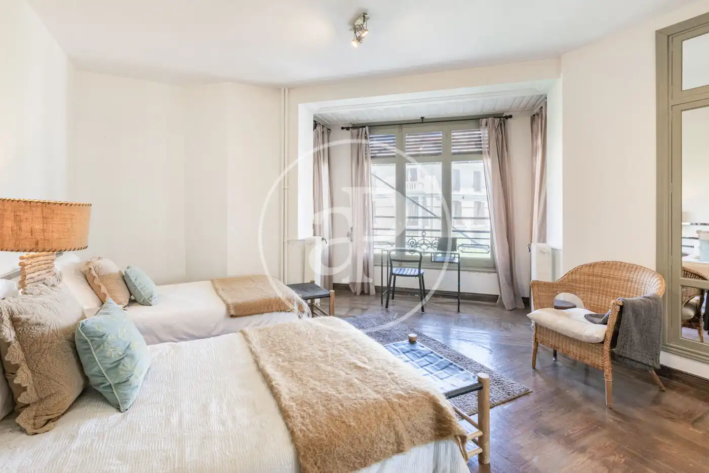 Flat for rent in C. de Moreto, Jerónimos