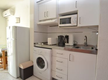 Studio with pool to rent in de les Dunes