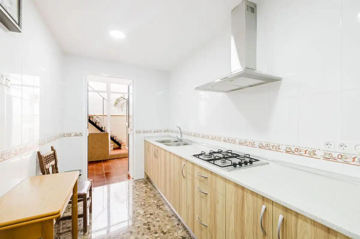 Cuina de Casa adosada en venda en Nerja amb Calefacció, Terrassa i Balcó