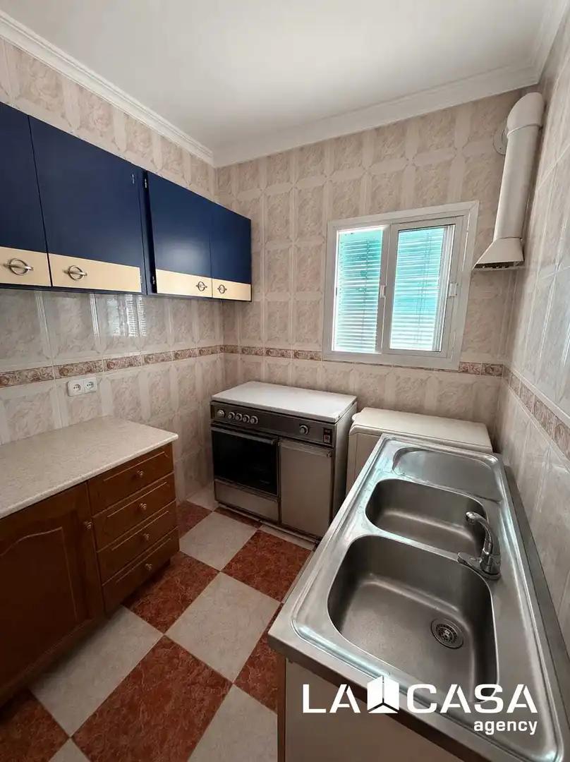 Küche von Wohnung zum Verkauf in Dos Hermanas mit Klimaanlage und Terrasse