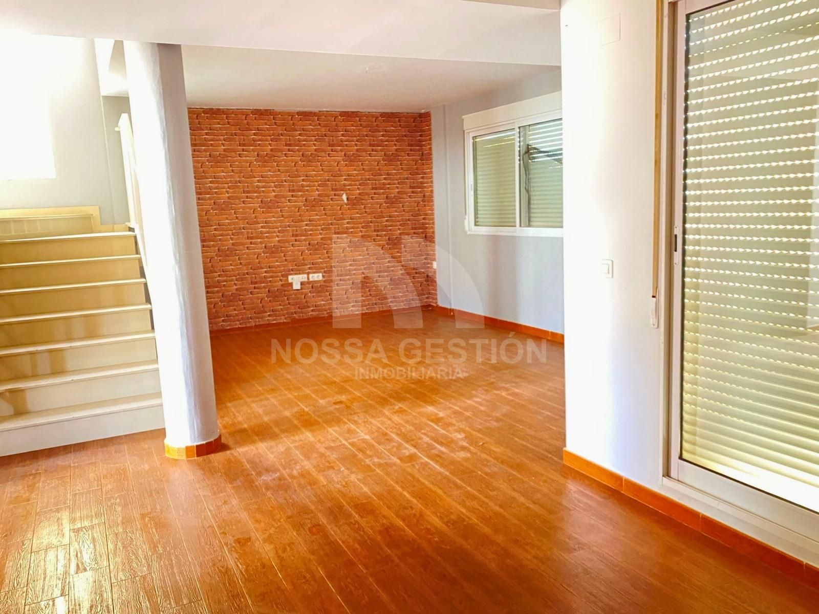 Sala d'estar de Casa adosada en venda en L'Alfàs del Pi amb Aire condicionat, Calefacció i Jardí privat
