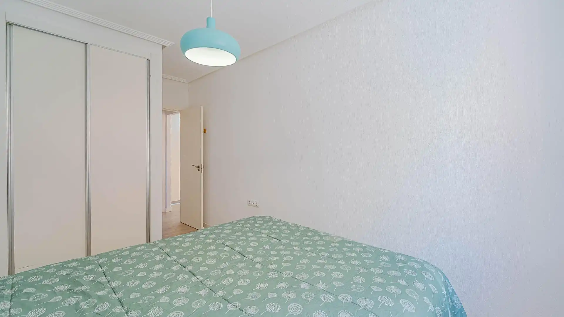 Habitación de Planta baja en venta en Torrevieja con Jardín privado, Terraza y Trastero