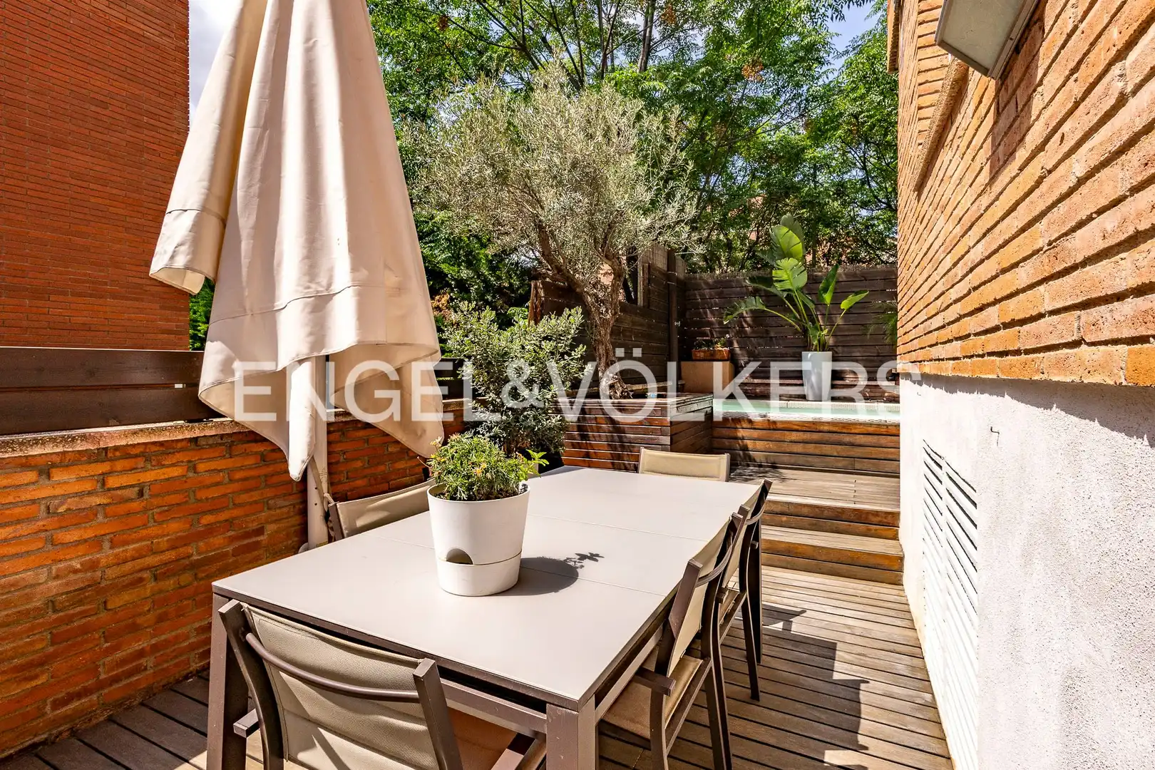 Terrassa de Apartament en venda en Esplugues de Llobregat amb Aire condicionat, Calefacció i Jardí privat