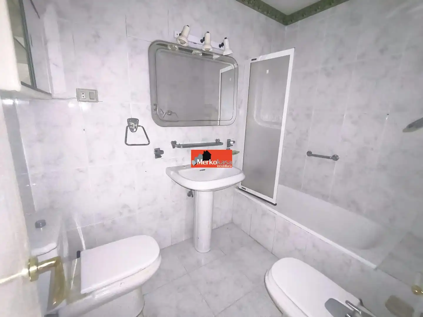 Bathroom of Flat for sale in Lugo  with Heating, Terrace and Storage room