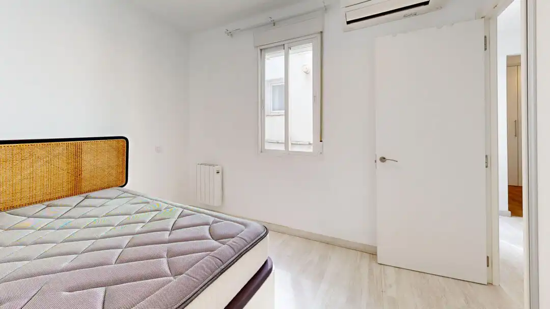 Bedroom of Flat for sale in Madrid  with Air Conditioner, Heating and Furnished