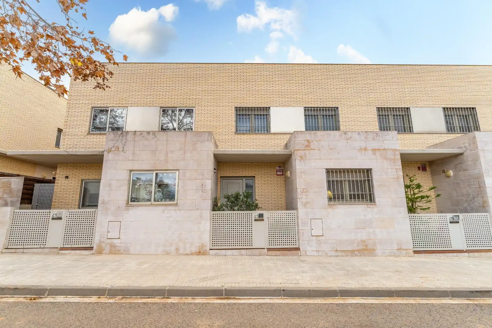 Vista exterior de Casa adosada en venta en Montbrió del Camp con Aire acondicionado, Calefacción y Jardín privado