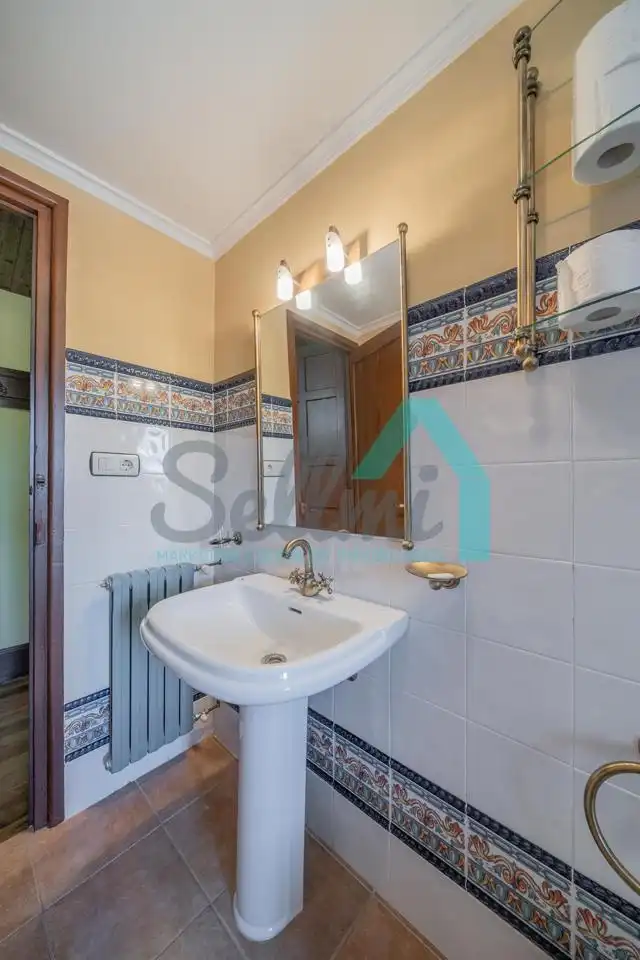 Bathroom of Houses for sale in Pravia  with Heating, Private garden and Parquet flooring