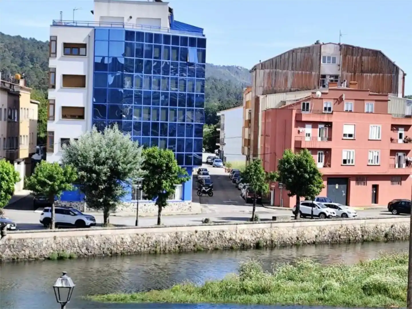Vista exterior de Casa adosada de lloguer en Noia amb Moblat