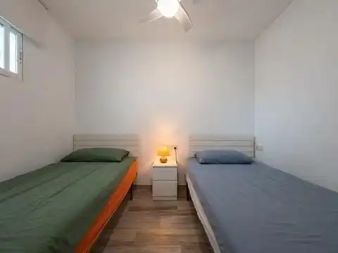 Habitación de Apartamento en venta en Roquetas de Mar con Jardín privado y Piscina comunitaria