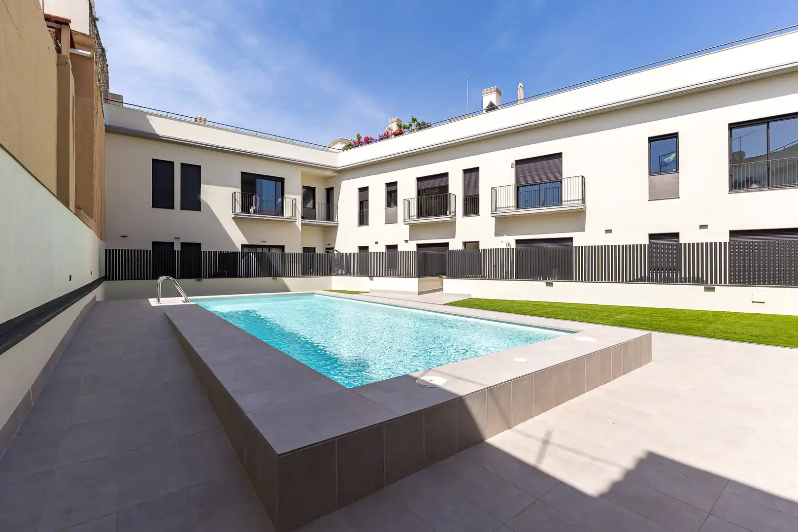 Swimming pool of Apartments for sale in Vilanova i la Geltrú  with Air Conditioner, Heating and Storage room